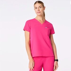 Set - Figs Women's Vivid Pink Short Sleeve and pants